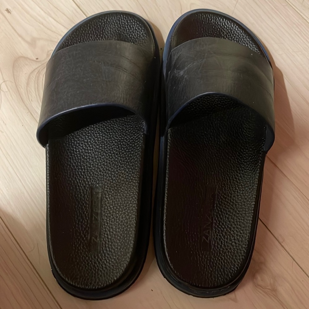 ZANZARRA LEATHER SLIDES
